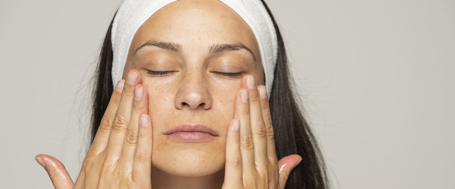 The Benefits of Performing a Facial Massage